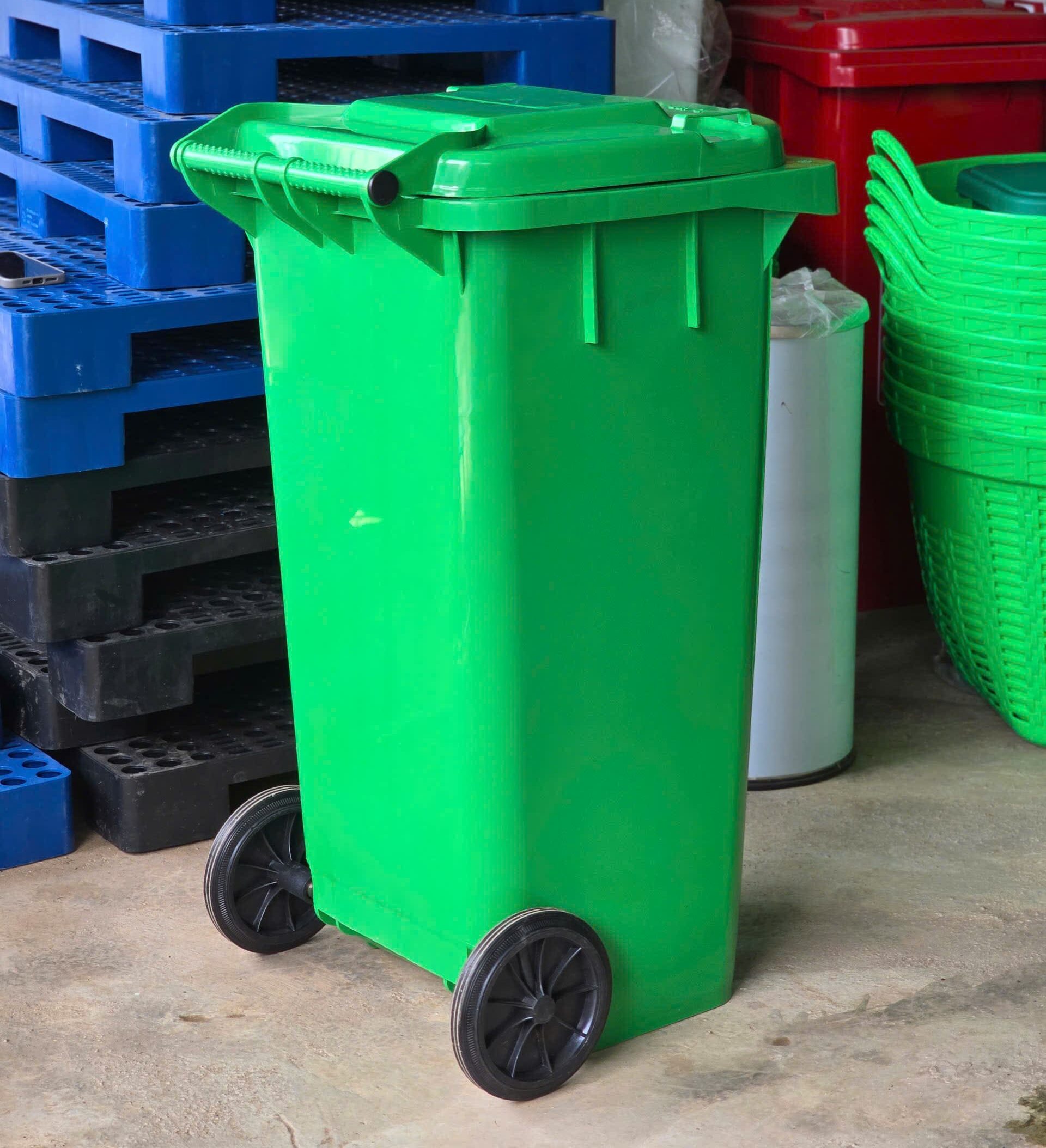 Thùng rác 120 lít nắp kín, bánh xe cao su lớn