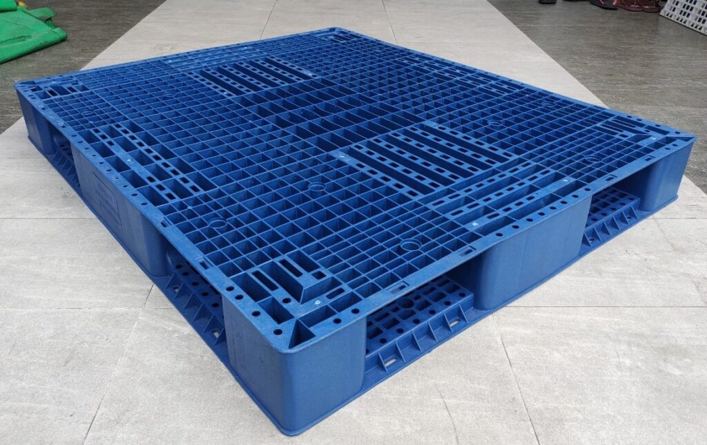 Pallet nhựa chữ thập