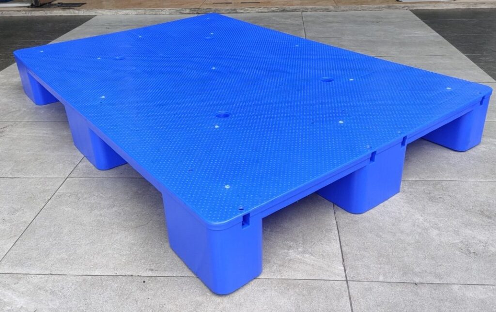 Pallet nhựa mặtkín 9 chân
