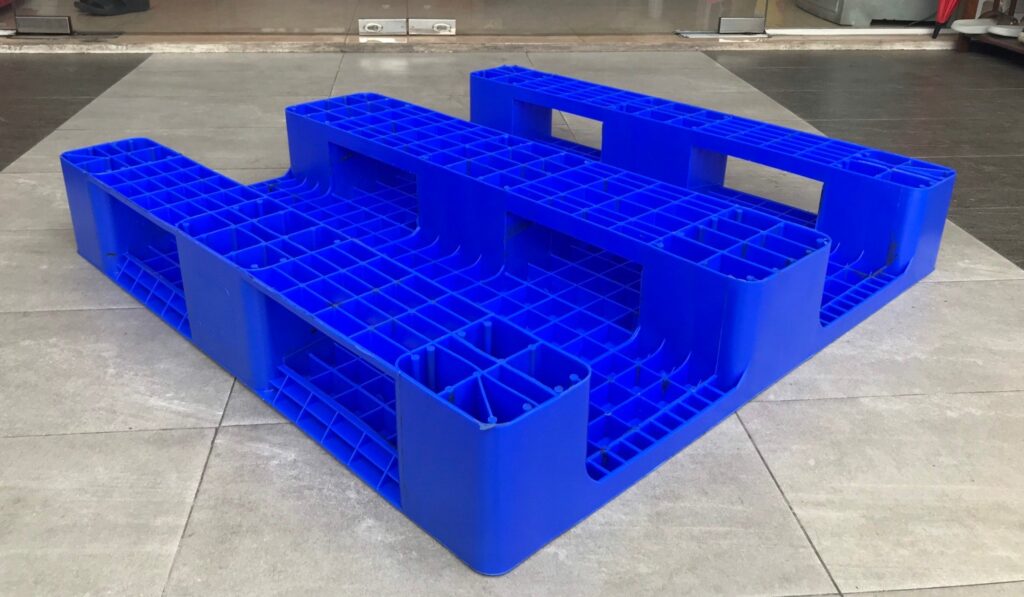 Pallet nhựa 3 chân - Nhựa Phúc Minh