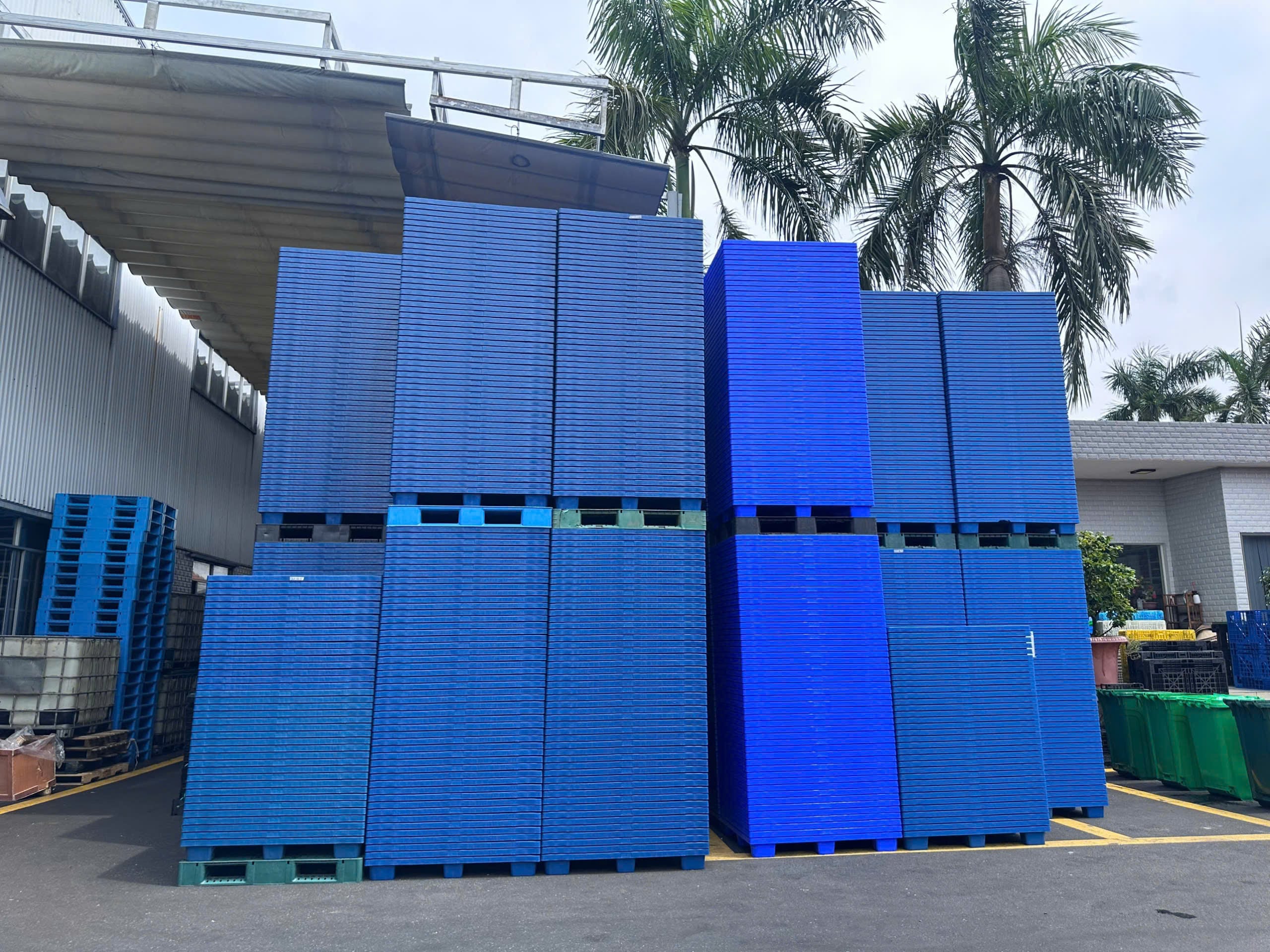 Pallet nhựa công nghiệp chất lượng cao