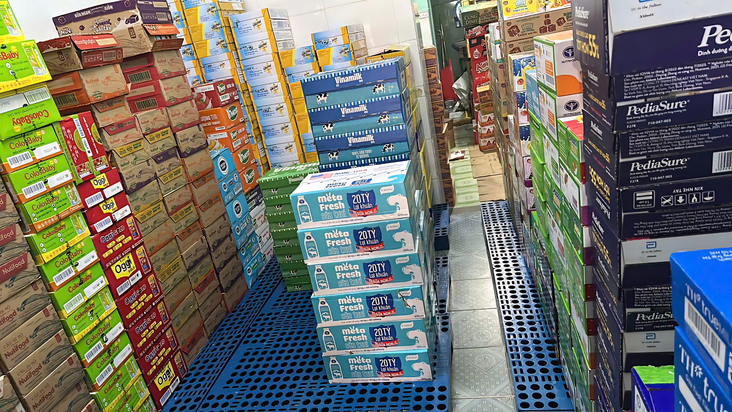 Pallet nhựa lót sàn kê hàng hoá 