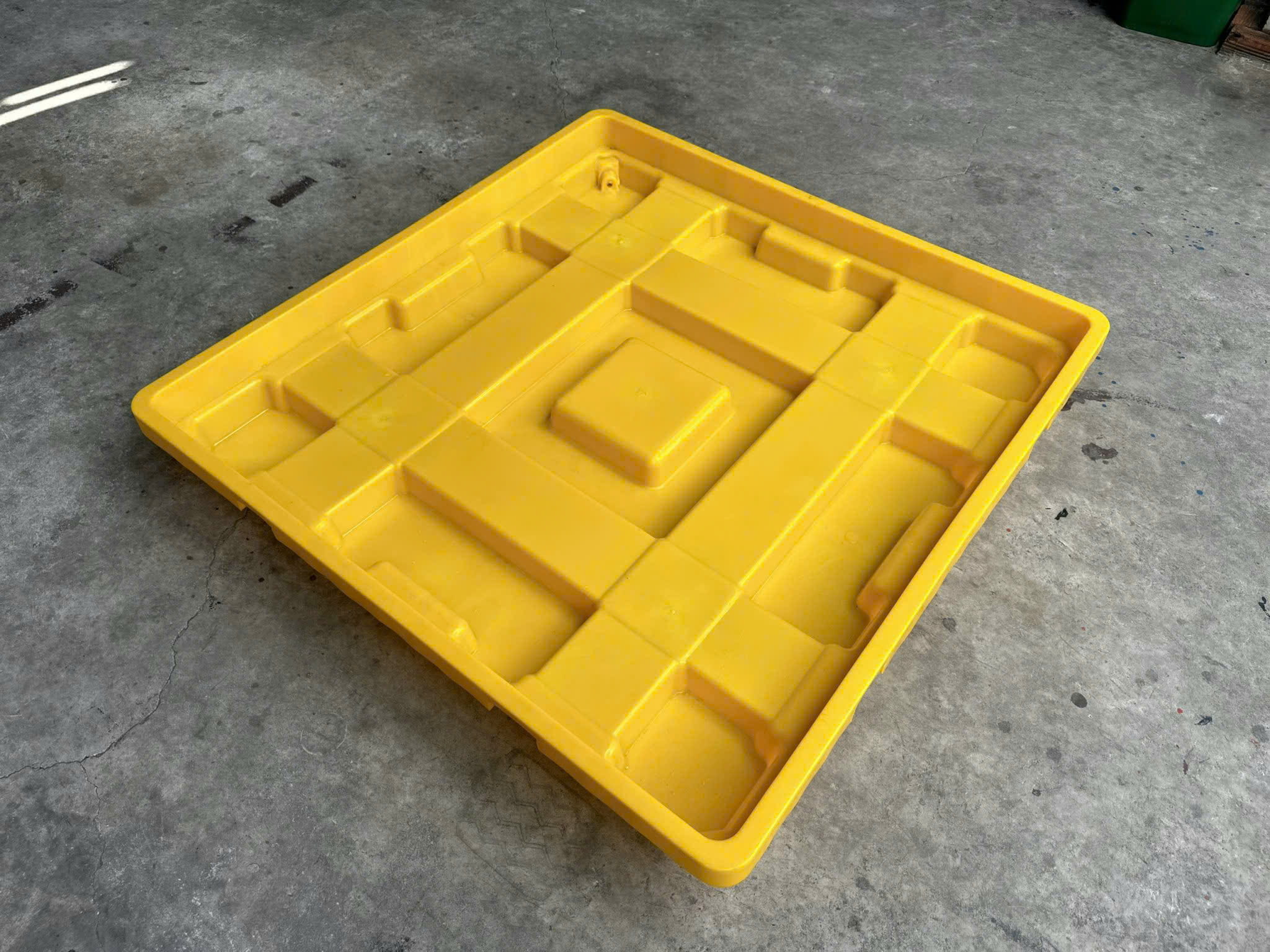 Pallet chống tràn – Pallet chống tràn 4 phuy thấp – Pallet nhựa
