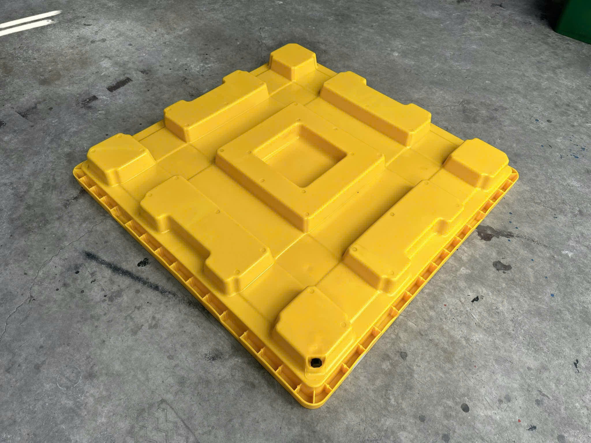 Pallet chống tràn – Pallet chống tràn 4 phuy thấp – Pallet nhựa